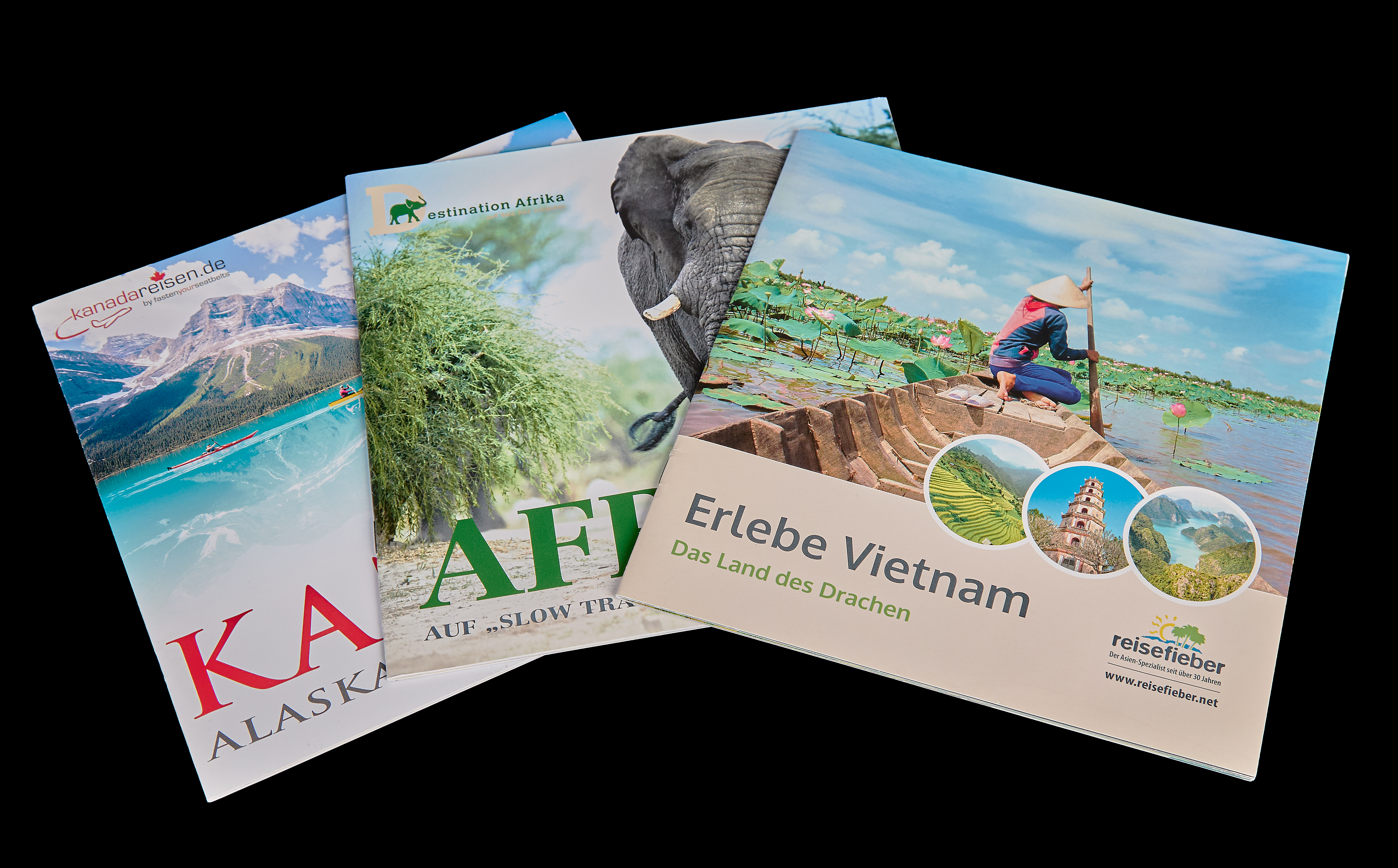 Drei Broschüren – kanadareisen, Destination Afrika und reisefieber